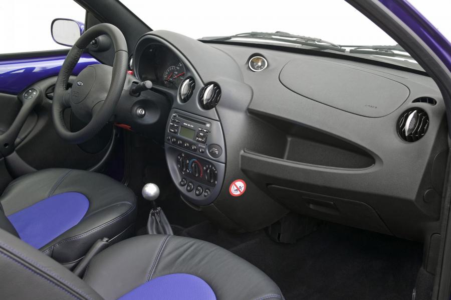 Интерьер Ford Ka 1996 года  (фото 20 из 110)